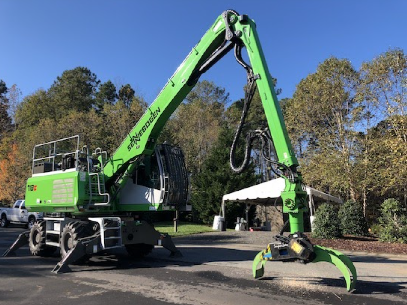 SENNEBOGEN 718 lets you cut down up to 150 trees in a single day!